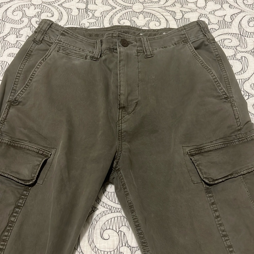 Men’s American eagle flex distressed grey cargo pants,